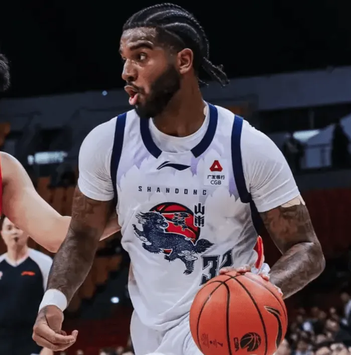 开云APP-克里斯出战28分钟，22中9得到22分16篮板2助攻