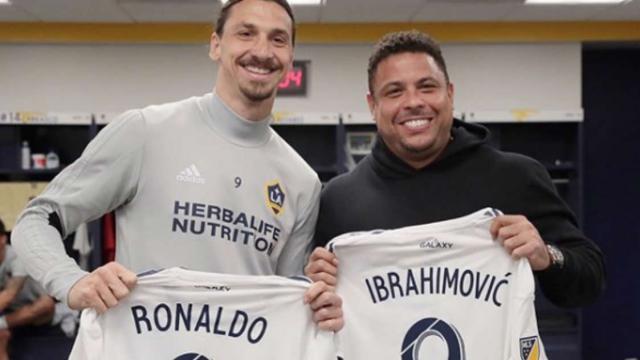 足球偶像是罗纳尔多 伊布最崇拜的是拳王阿里！