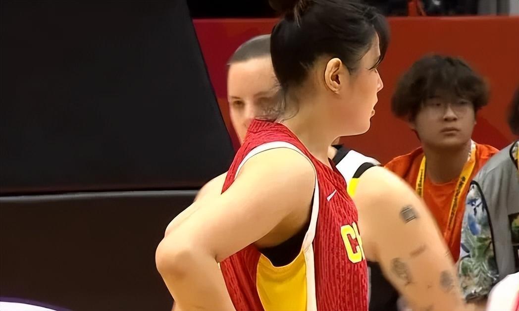 开云APP-女篮半场惨败比利时！杨舒予张子宇遮羞布，2内狂铁，攻守曝弊端