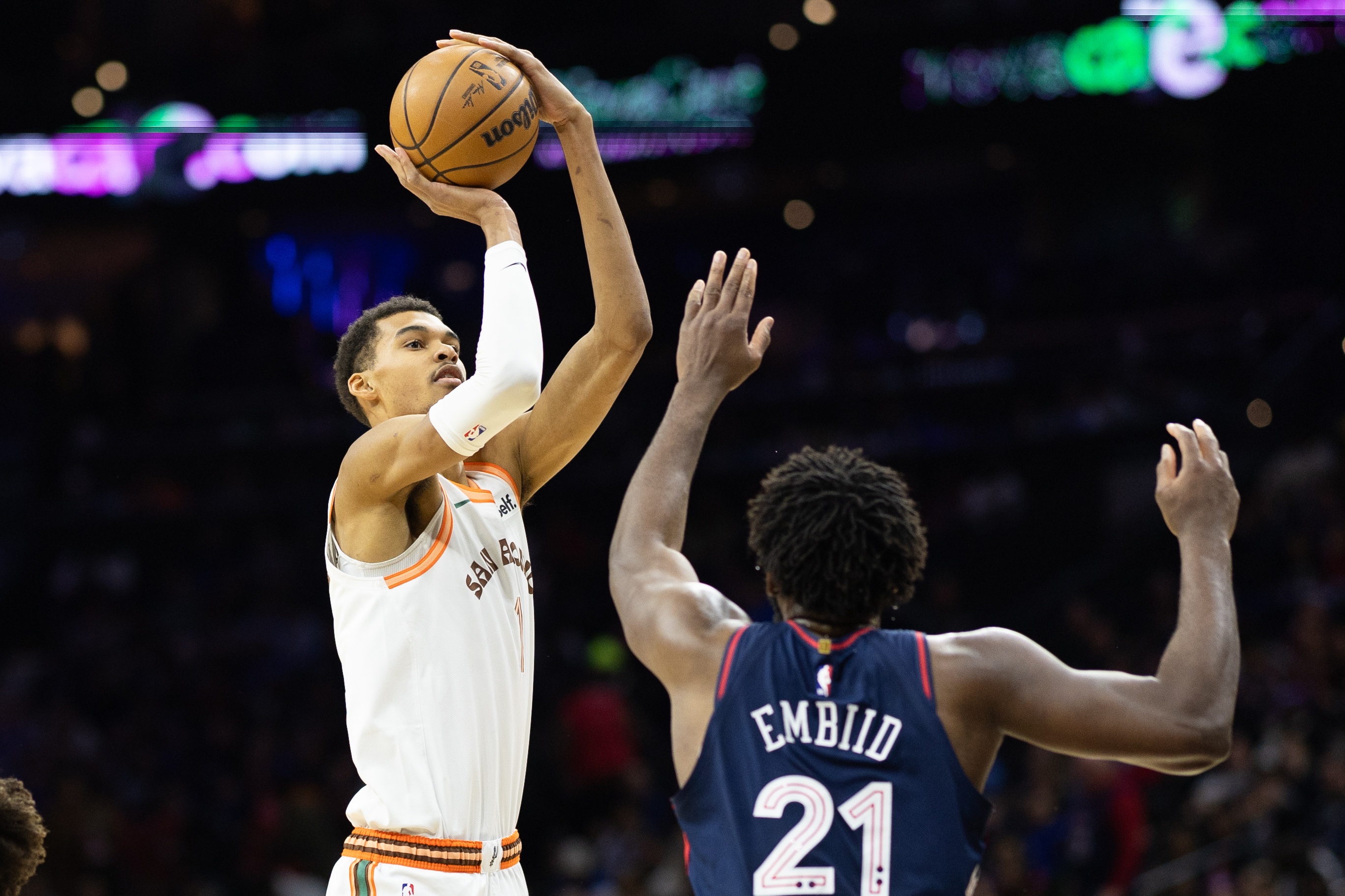 开云官网-巴图姆：恩比德说文班无法打破盖帽纪录 因没人敢在他面前投篮